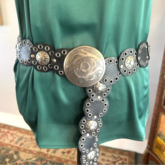 New York & Company Accessories - Vintage NY and Company Silver and Black Belt